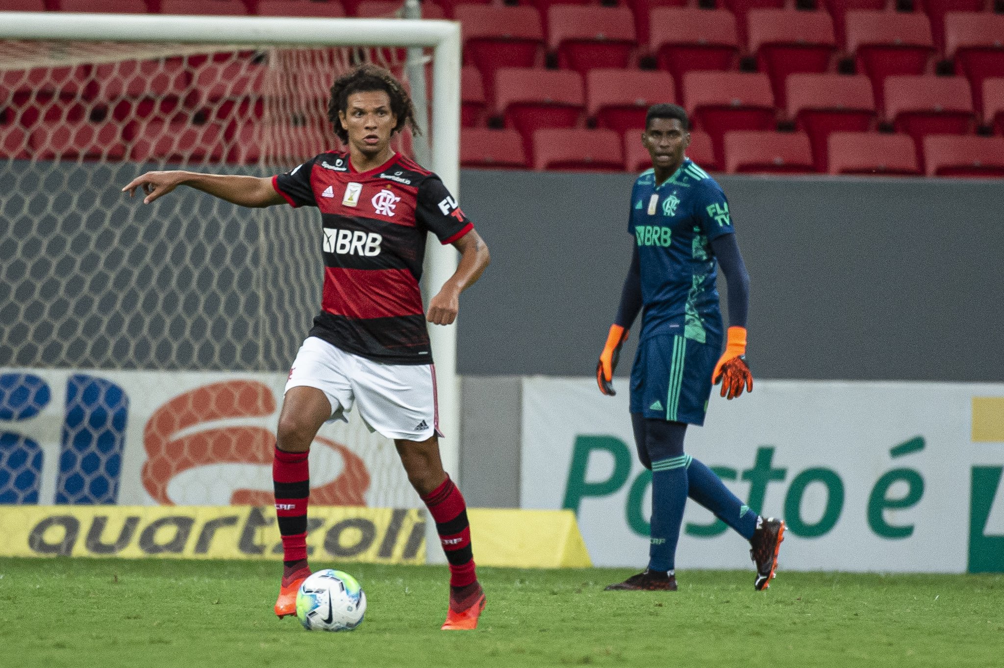 Willian Arão de volante ou zagueiro? As possibilidades de Rogério Ceni no Flamengo