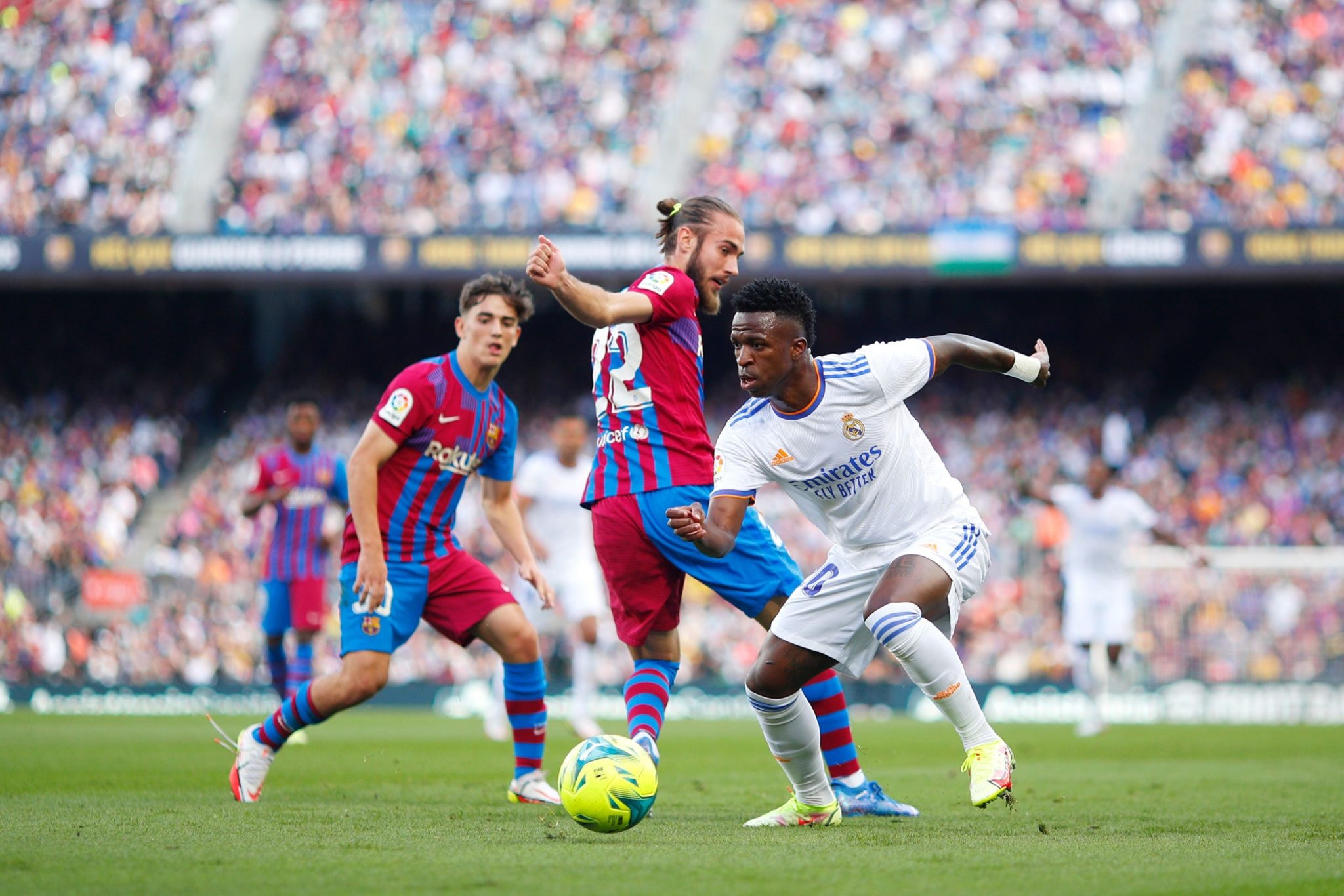 El Clásico: um Real Madrid confortável contra um Barcelona que pouco incomoda