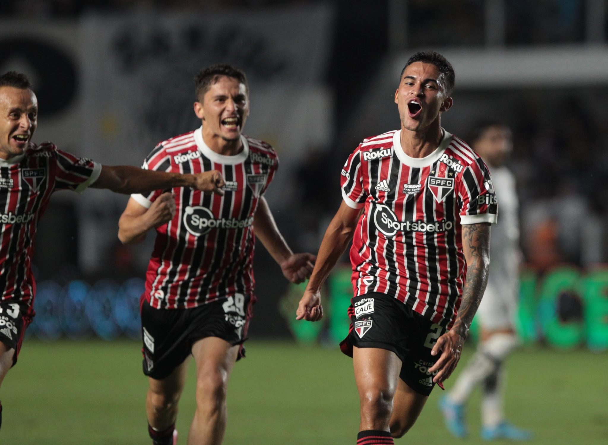São Paulo melhora com três Crias de Cotia no meio-campo
