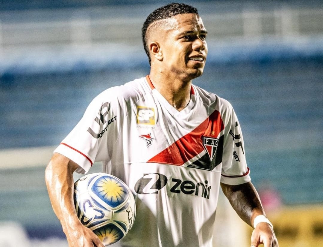 Wesley se apresenta ao Cruzeiro e ressalta força da Raposa no